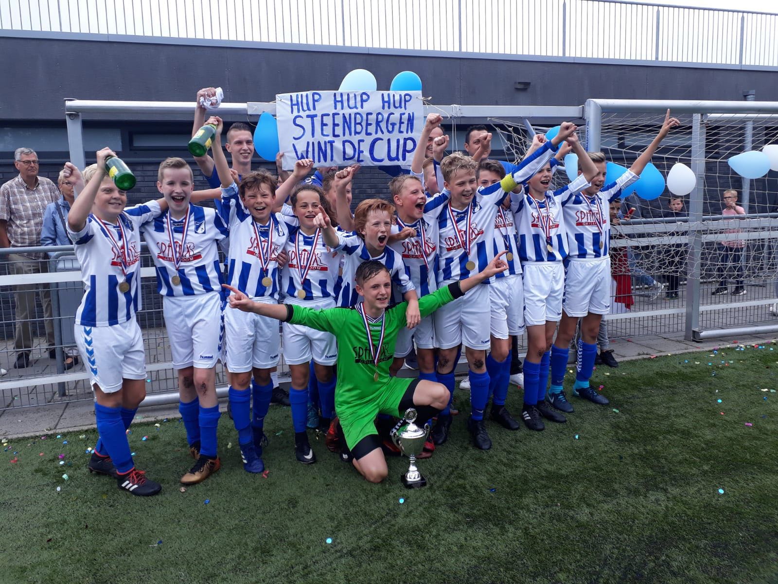 Seizoen 2017/2018: V.V. "Steenbergen" JO13-1 (winnaar districtsbeker)